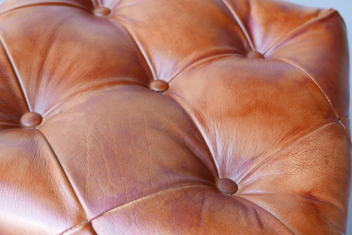 Puf Chesterfield din piele naturala